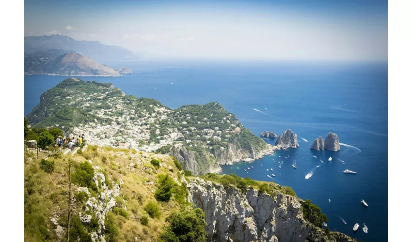 Isola di Capri con la Grotta Azzurra: escursione guidata di un giorno da Roma