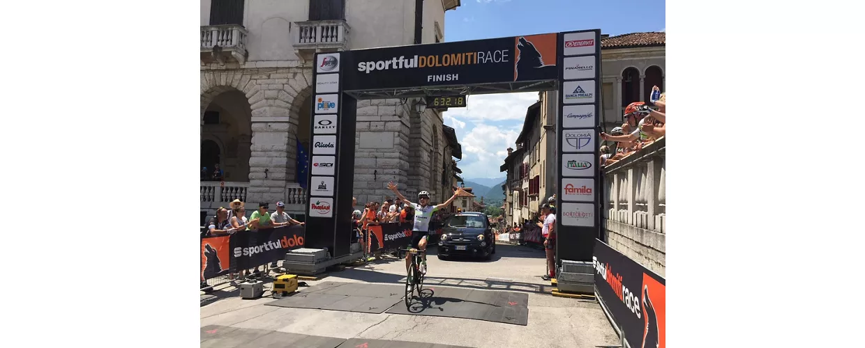 Arrivo Sportful Dolomiti Race in Piazza Maggiore