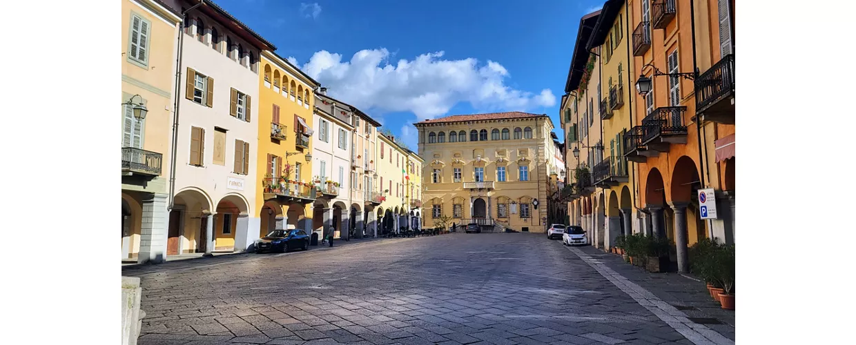 Piazza Cisterna