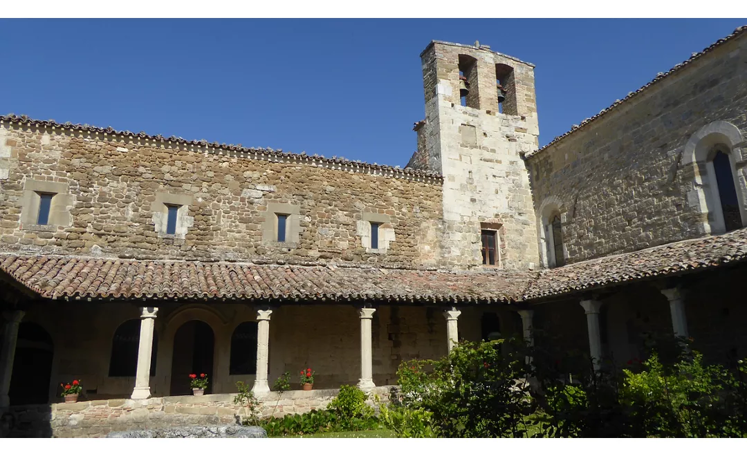 Cammino-di-San-Francesco-da-Rimini-a-La-Verna-OK-Tappa2-Foto-SantIgne-chiostro.jpg