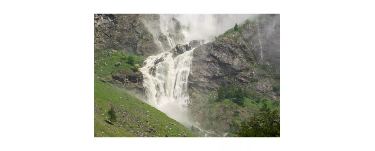 Cascate Serio - Valbondione - BG - ph istockphoto iMille - @inLombardia