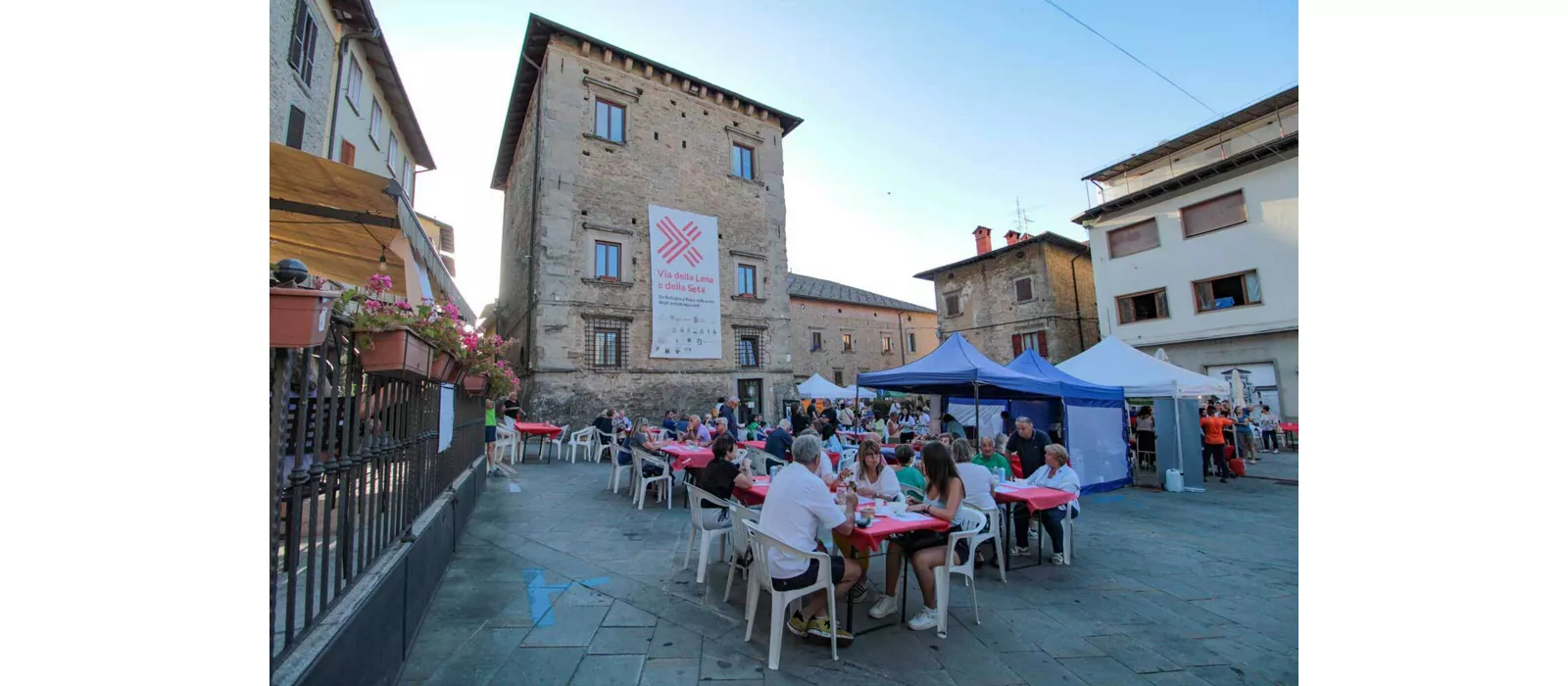 Castiglione-dei-Pepoli-Piazza-della-Libertà-festa-VLS-archivio-Appennino-Slow-Welcome-CC-BY-NC-SA3.0