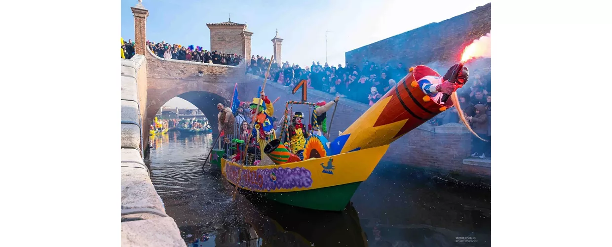 Comacchio, Carnevale sull'acqua, ph. Valentina Tomasi, Archivio Comune Comacchio CC-BY-NC-SA 3.0