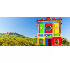 La Cappella del Barolo: i luoghi delle Langhe da visitare in vespa