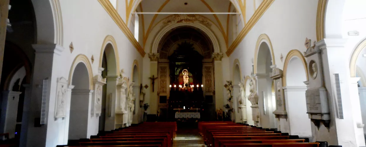 Navata centrale della chiesa dei Cappuccini