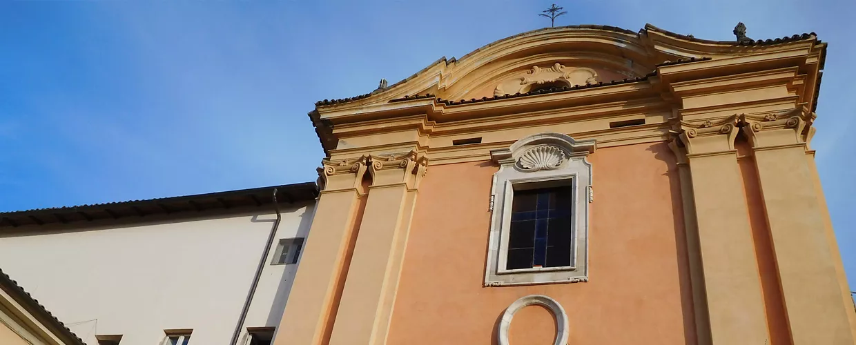 La facciata della Chiesa del Monastero di S. Chiara a Sulmona