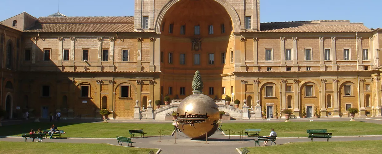 Cortile della Pigna