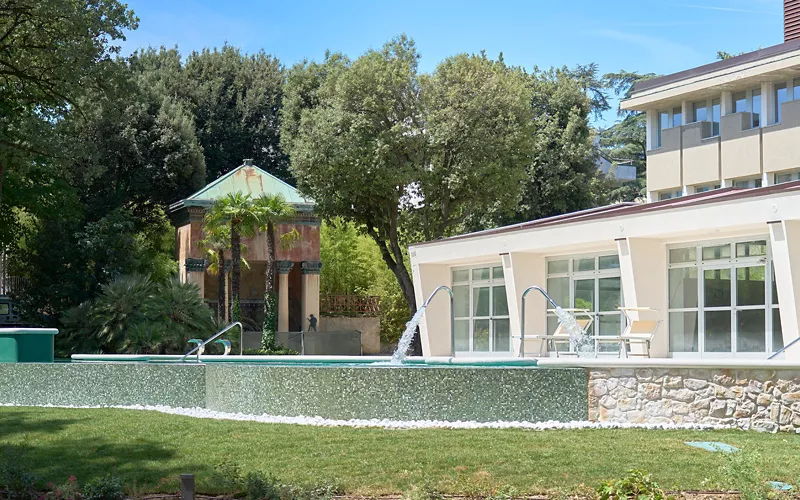 Die Tradition der samtigen, heilsamen „blauen“ Tonerde