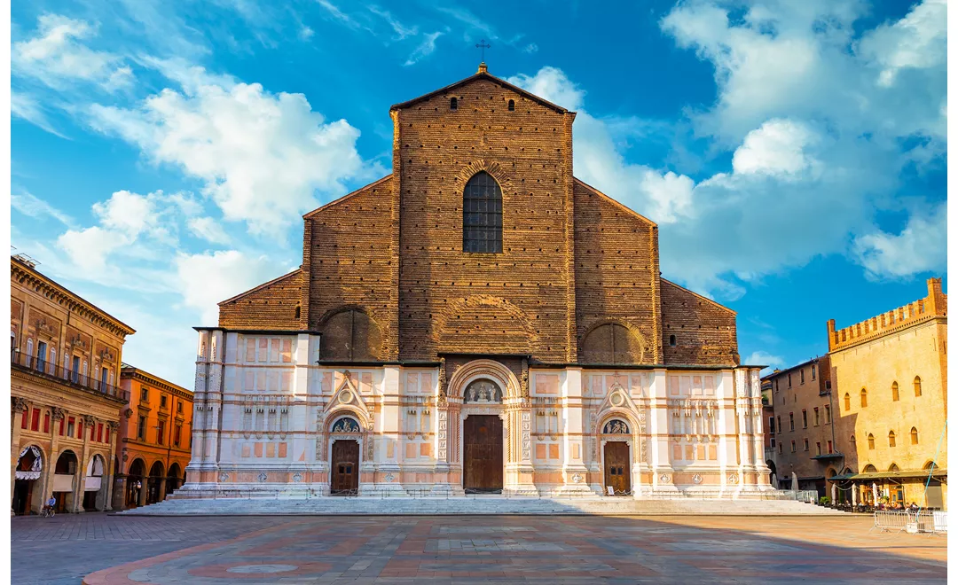 La Basilica di S. Petronio in piazza Maggiore, a Bologna.