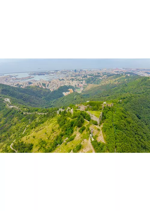 Spettacolare vista area dal Forte Sperone e delle Mura di Genova