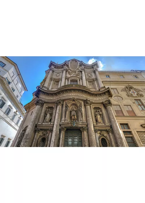 La facciata della chiesa di S. Carlo alle Quattro Fontane in via del Quirinale