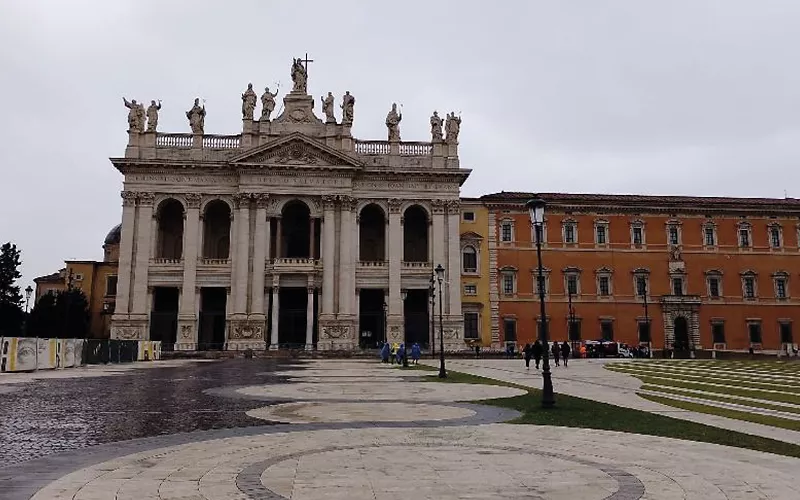 San Giovanni in Laterano and San Paolo Fuori le Mura, the Church opens to the city