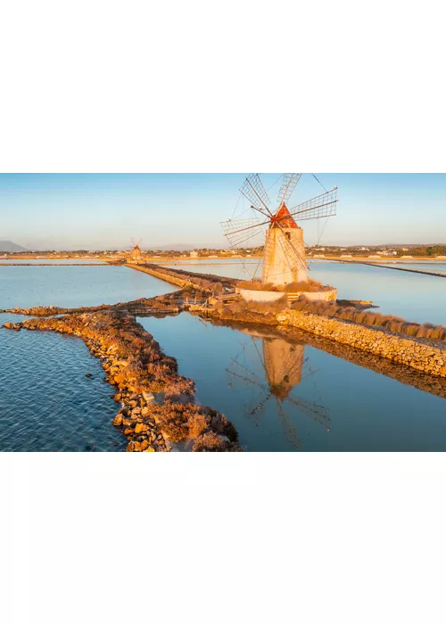 Caratteristico mulino delle saline tra Trapani e Marsala