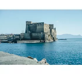 Passeggiate sul mare tra mito, arte e identità