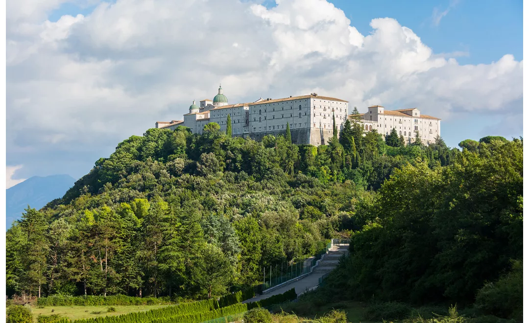 Montecassino abbey, italy, rebuilding after second world war