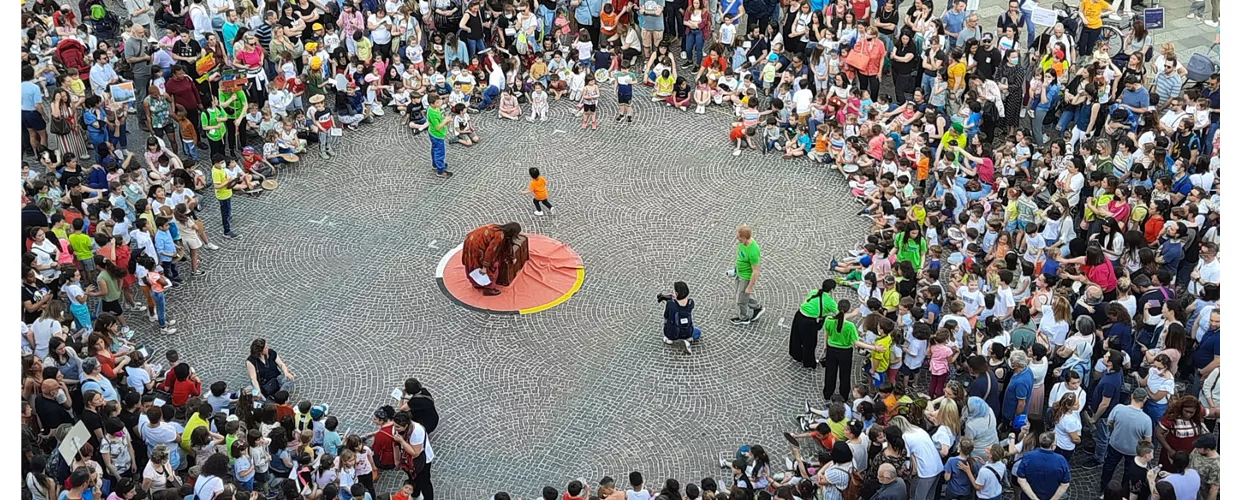 1BOZZA Reggionarra_Testata Sito 2026_bambina_1400x580
