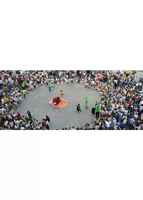1BOZZA Reggionarra_Testata Sito 2026_bambina_1400x580