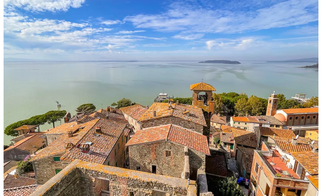 Passignano, veduta del lago Trasimeno da La Rocca