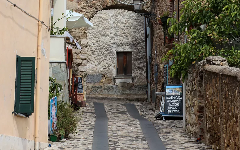 Posada, strada nel centro