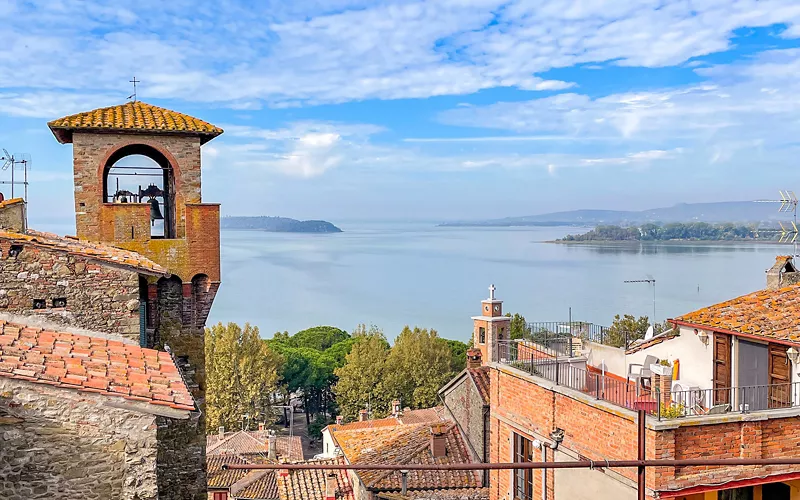 Passignano, veduta del lago Trasimeno da La Rocca