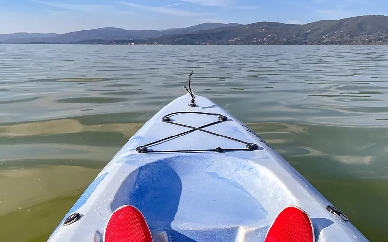 Passignano, veduta dal kayak del lago Trasimeno