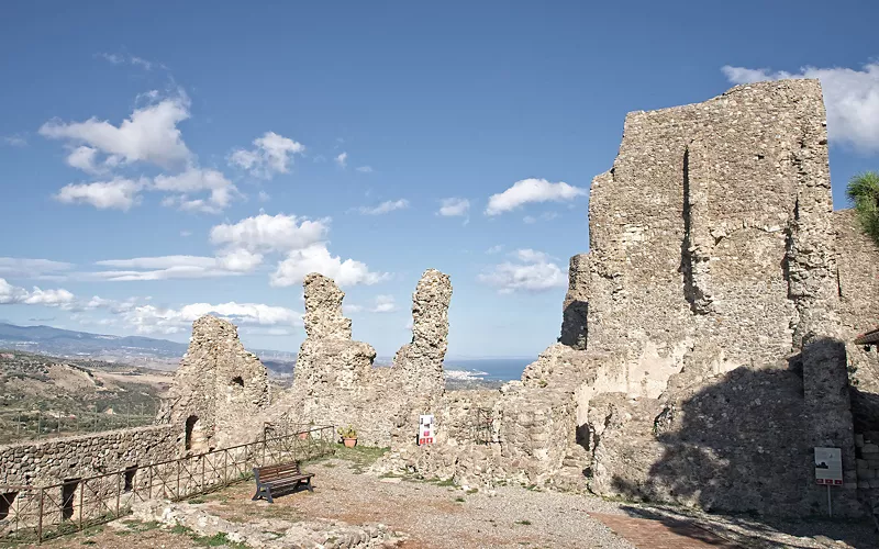 Squillace, rovine del castello Normanno