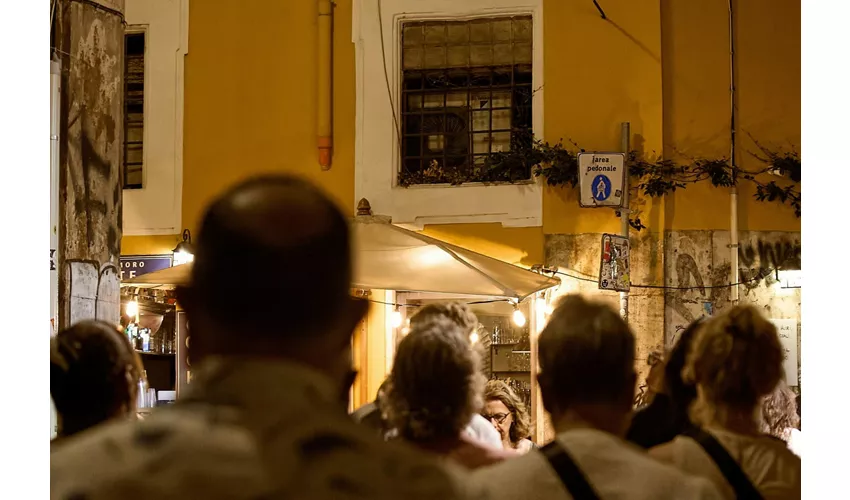 Roma: Tour gastronomico notturno per piccoli gruppi