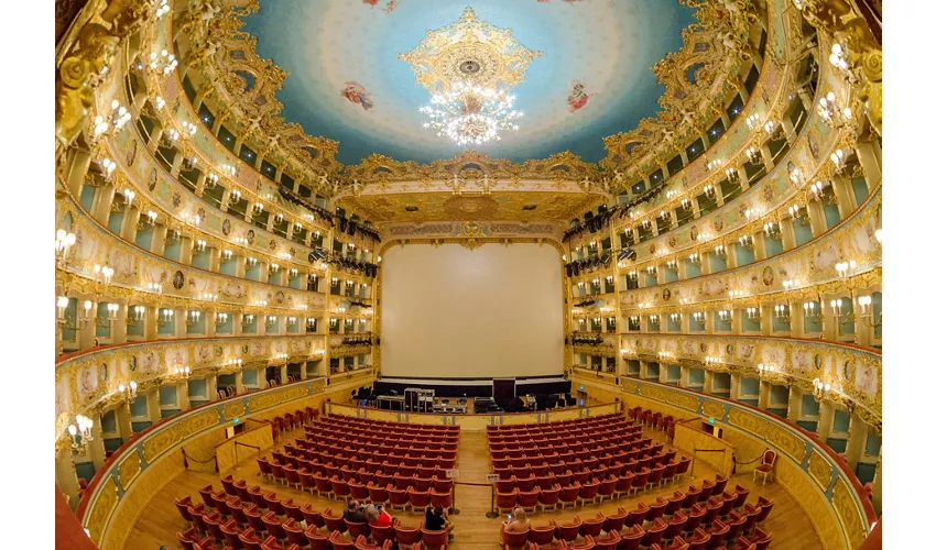 Palazzo Ducale e Chiese Chorus: Museo + Pass per i trasporti pubblici