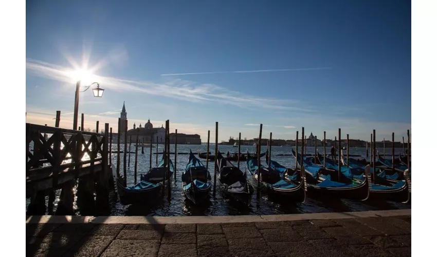 Doge’s Palace, St. Mark’s Basilica & Murano Islands: Guided Tour + Gondola Ride
