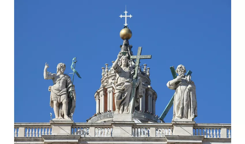 St. Peter's Basilica: Early Morning Guided Tour + Dome & Vatican Grottoes Access