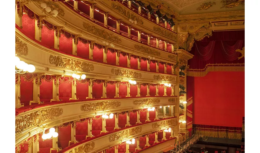 Duomo di Milano e Teatro alla Scala: Biglietto salta-coda + Tour guidato