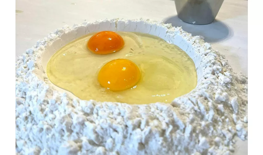 Emilia-Romaña: Clase de elaboración de pasta + Cata de vinos