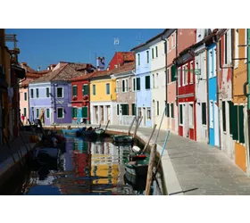 Murano y Burano: Excursión Privada en Barco + Demostración de Soplado de Vidrio y Encaje