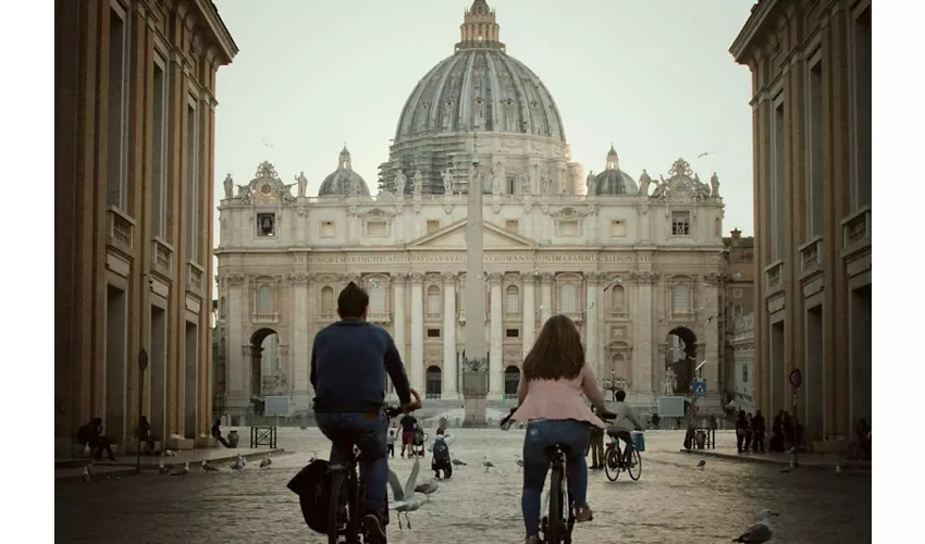 Rome: Electric Bicycle Rental in Piazza Venezia