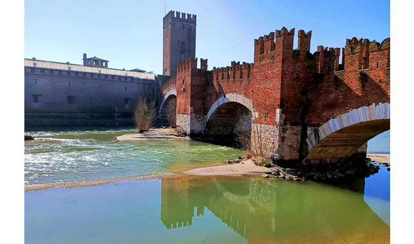 Verona Guided Walking Tour: History and Hidden Gems