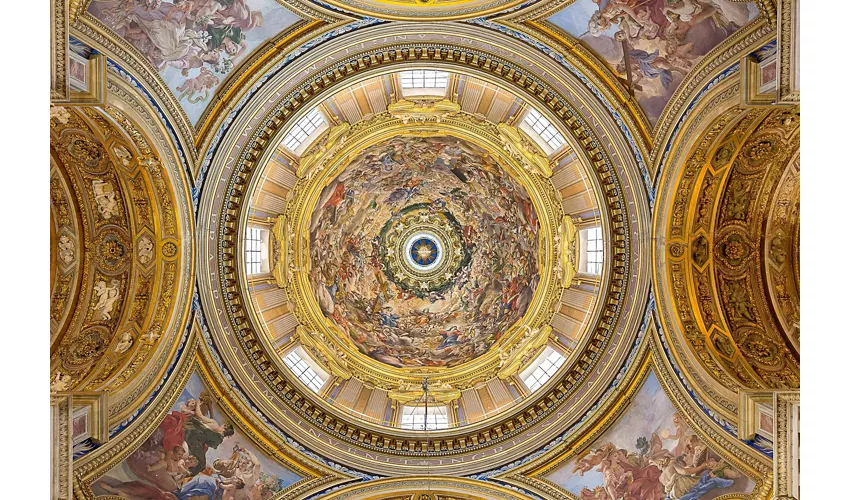 Sant'Agnese in Agone y Cripta: Entrada acompañada