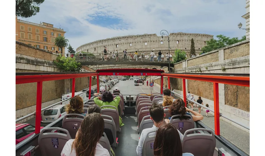 Roma: Autobús Hop-on Hop-off + Traslados desde Civitavecchia