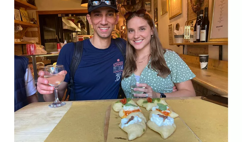 Roma: Tour della pizza e dei drink al tramonto presso il Colosseo