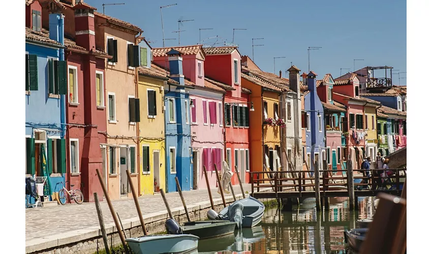 Murano & Burano: Boat Tour  + Glassblowing Demonstration