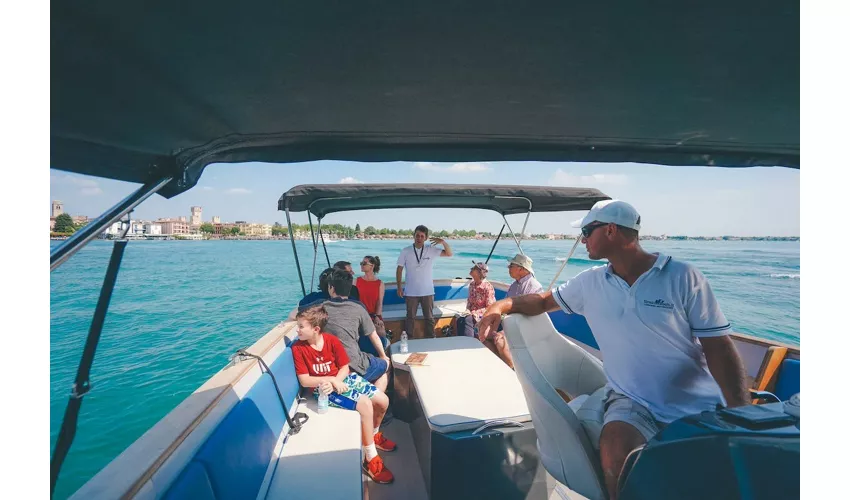 Sirmione: Excursión en barco y Cuevas de Catullo