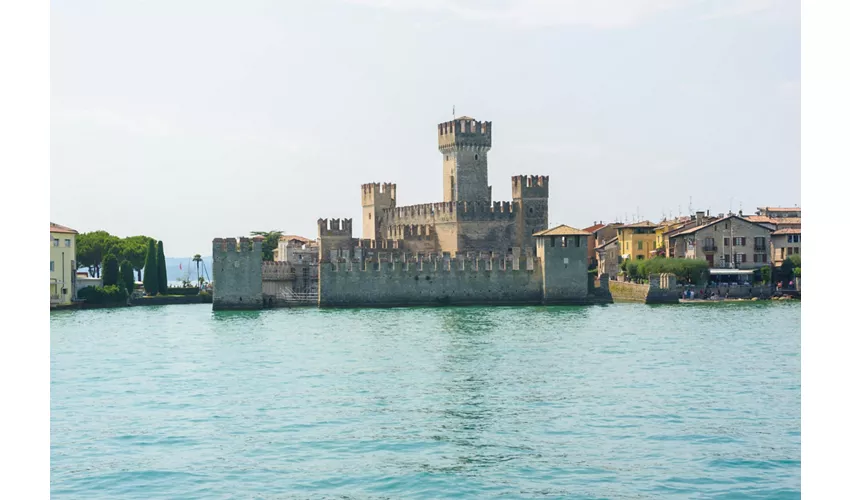 Lake Garda: 6-Hr Boat Tour with Stop in Sirmione