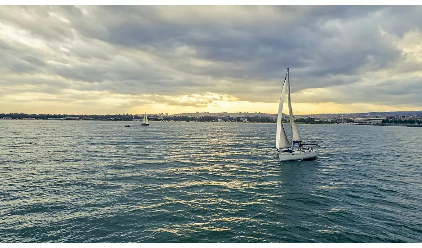 Aci Trezza: Excursión en velero desde Catania + Aperitivo