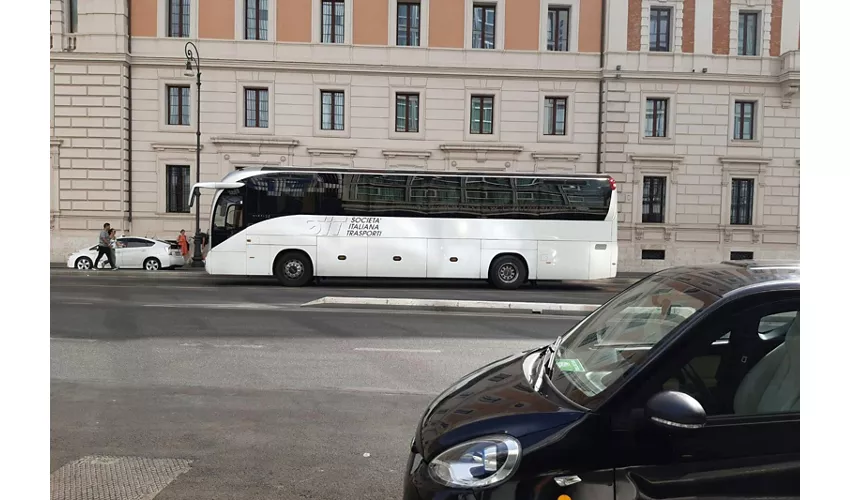 Roma: Trasferimento in autobus dalla Stazione Termini all'Aeroporto di Ciampino