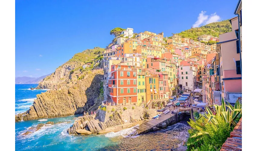 Cinque Terre National Park: Entry Ticket + Guided Day Trip from Milan