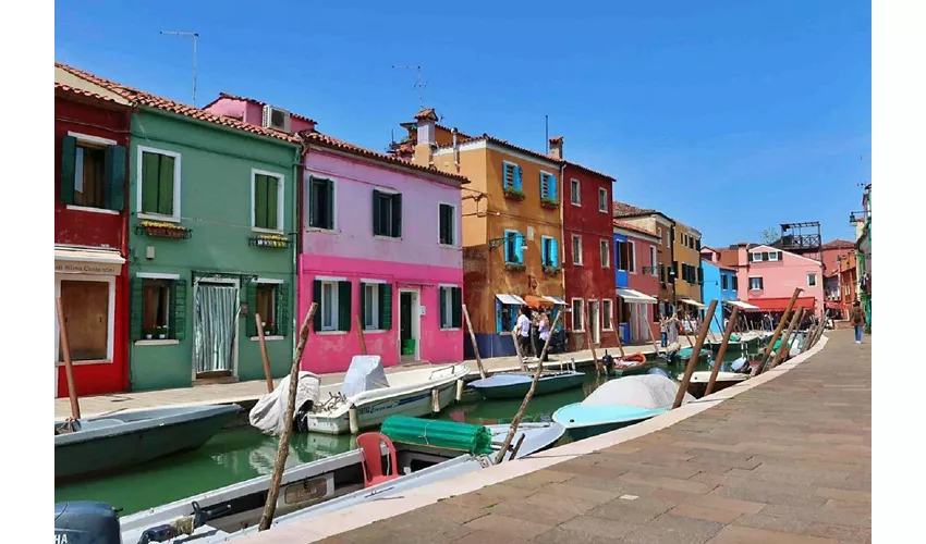 Murano & Burano: Boat Tour from Punta Sabbioni + Glass Demonstration