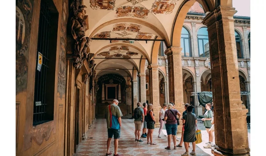 Bolonia: Visita guiada a pie + Entrada al Archiginnasio