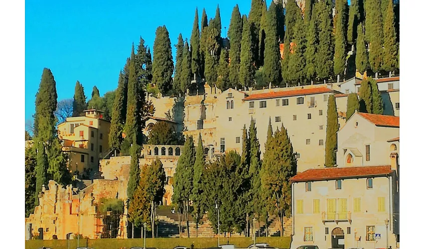 Verona Guided Walking Tour: History and Hidden Gems