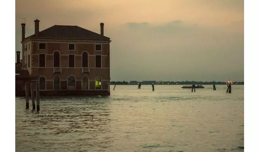 Venice: Legends & Ghosts Guided Walking Tour