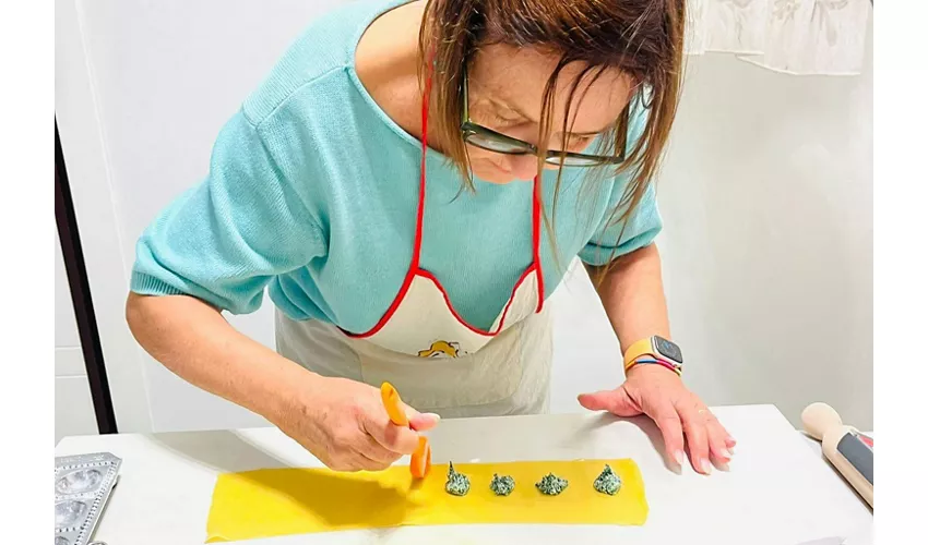 Emilia-Romaña: Clase de elaboración de pasta + Cata de vinos