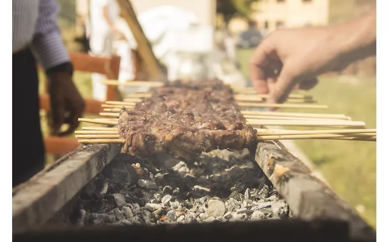 Arrosticini e porchetta: l’anima pastorale